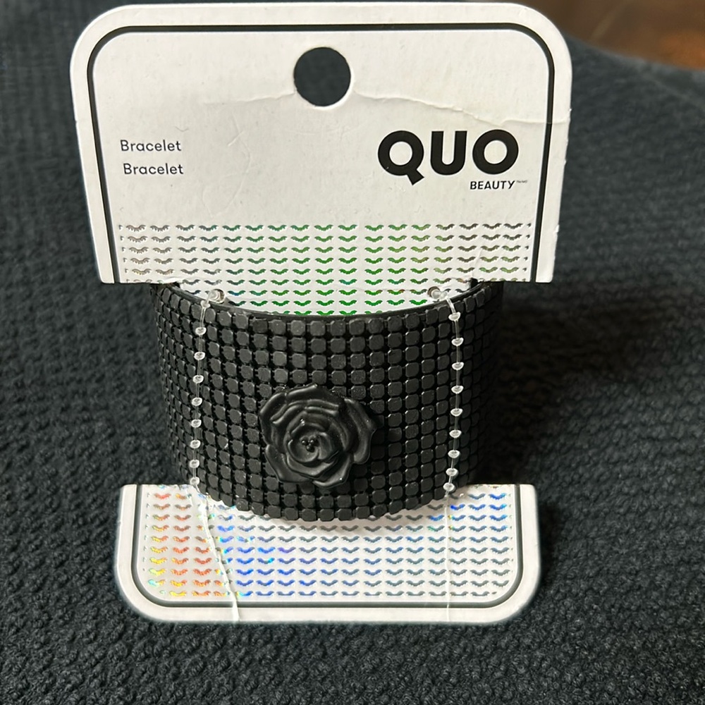 Quo metal cuff black bracelet with rose